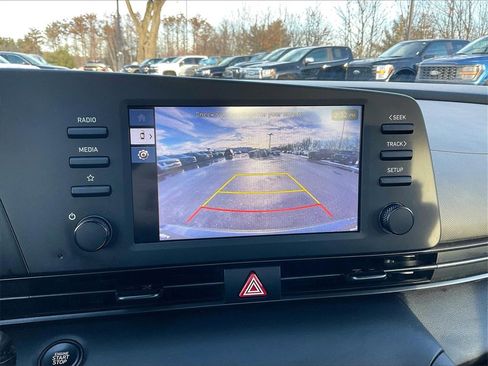 Used 2025 Hyundai Elantra Sport image 18