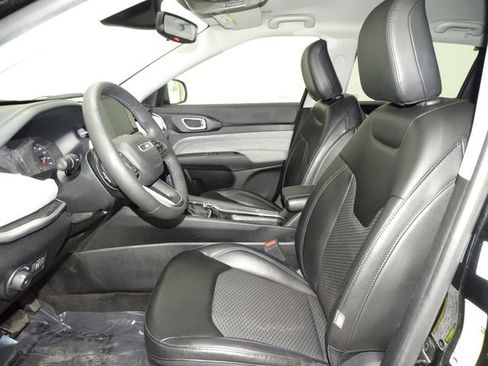 Used 2022 Jeep Compass Latitude AWD/4WD image 9