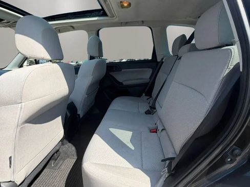 Used 2018 Subaru Forester 2.5i Premium w/ All-Weather Package image 11