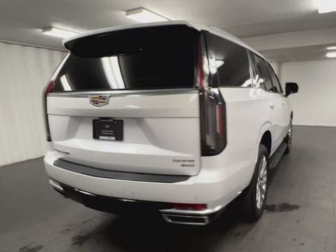 Used 2023 Cadillac Escalade Premium Luxury AWD/4WD image 8