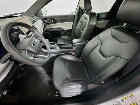Used 2025 Jeep Compass Limited AWD/4WD image 13