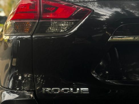 Used 2017 Nissan Rogue SV image 30