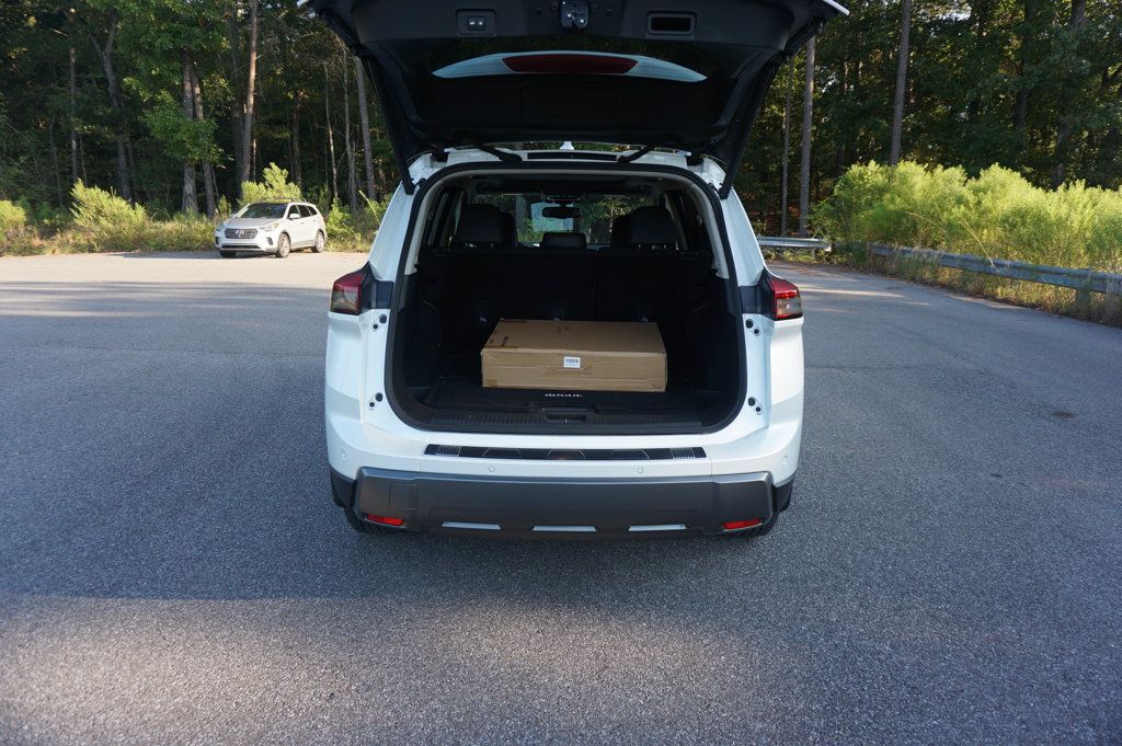 Used 2024 Nissan Rogue SL w/ SL Premium Package FWD image 17