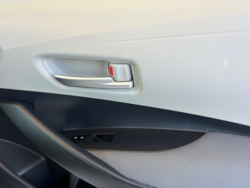 Used 2021 Toyota Corolla LE FWD image 17