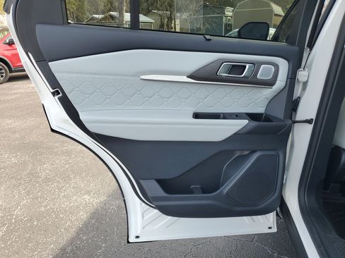 Used 2025 Ford Explorer Platinum w/ Ultimate Package image 24