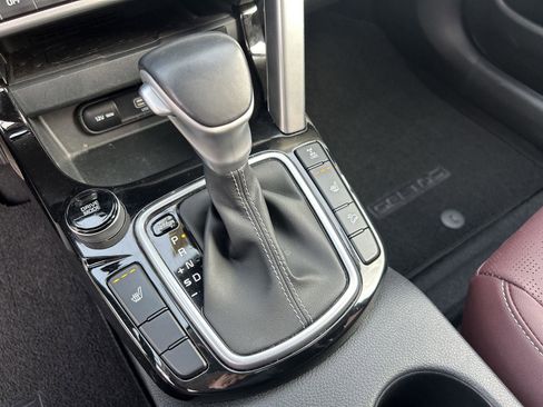 Used 2023 Kia Seltos SX w/ SX Sunroof Package image 17