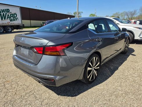 Used 2021 Nissan Altima 2.5 SR image 2