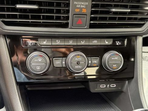 Certified 2023 Volkswagen Jetta SE FWD image 30