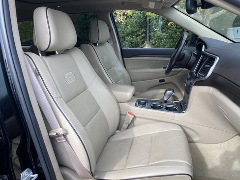 Used 2018 Jeep Grand Cherokee Overland image 35