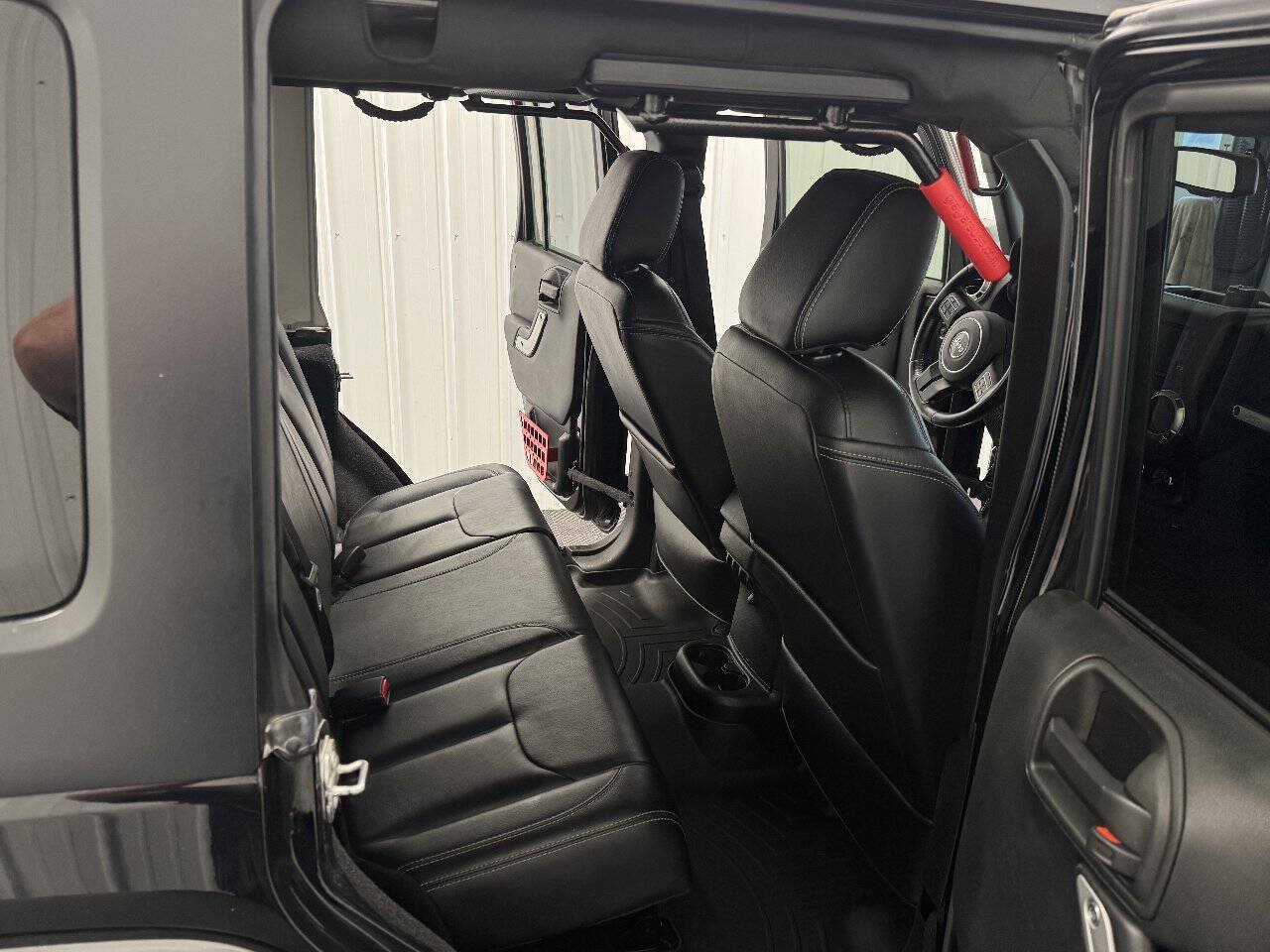 Used 2018 Jeep Wrangler Unlimited Rubicon w/ Connectivity Group AWD/4WD image 25