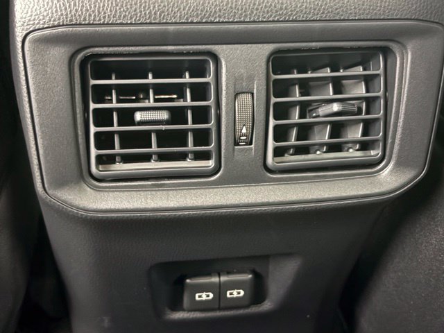 Used 2025 Toyota RAV4 XLE AWD/4WD image 10