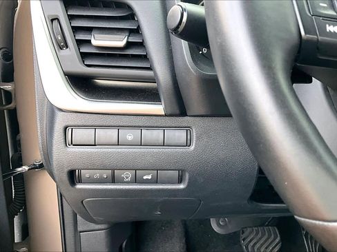 Used 2025 Nissan Rogue SV AWD/4WD image 32