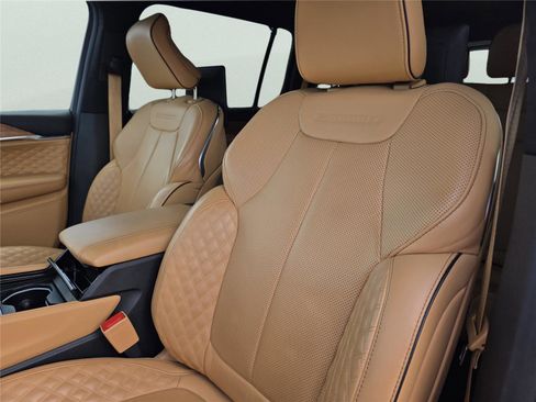 Used 2025 Jeep Grand Cherokee L Summit AWD/4WD image 19