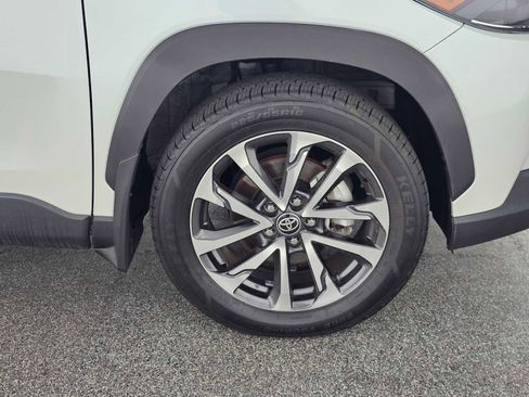 Used 2023 Toyota Corolla Cross XLE image 9