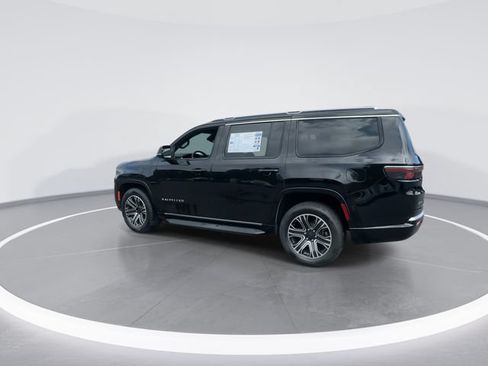 Used 2024 Jeep Wagoneer Series II w/ Flexible Seating Group AWD/4WD image 6