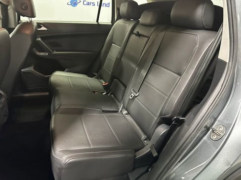 Used 2018 Volkswagen Tiguan SE image 15