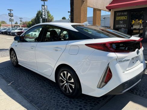 Used 2018 Toyota Prius Prime Plus FWD image 7
