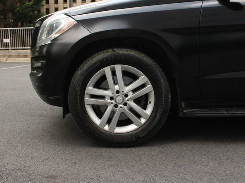 Used 2016 Mercedes-Benz GL 320 BlueTEC 4MATIC w/ Premium I Package image 11