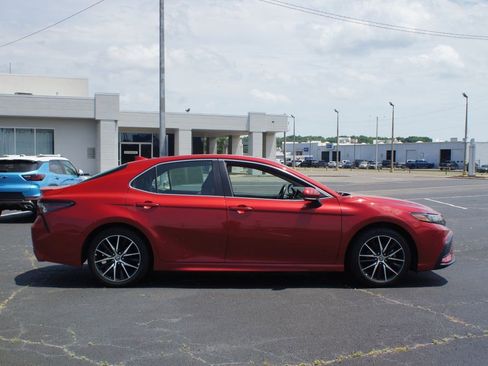 Used 2023 Toyota Camry SE FWD image 16