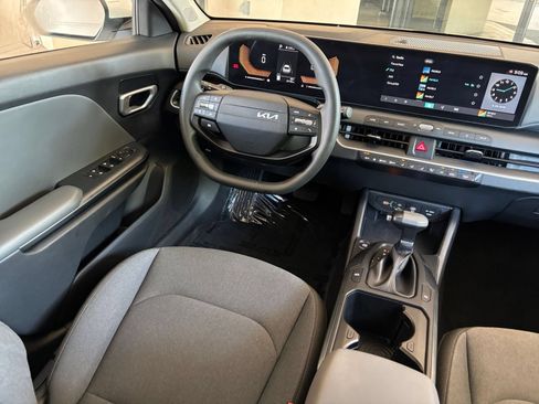Used 2025 Kia K4 FWD image 33