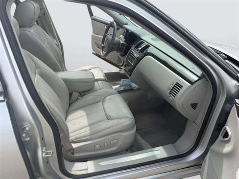 Used 2011 Cadillac DTS Luxury image 21