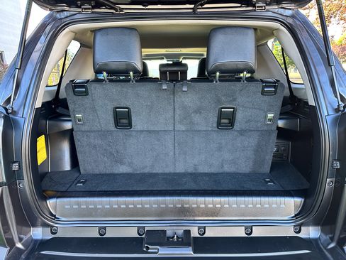 Used 2023 Toyota 4Runner SR5 Premium w/ Moonroof Package AWD/4WD image 29