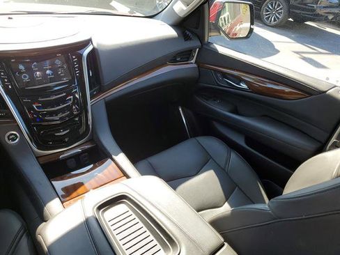 Used 2020 Cadillac Escalade Premium Luxury AWD/4WD image 39