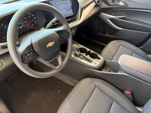 New 2026 Chevrolet Trax LS w/ LS Convenience Package FWD image 9