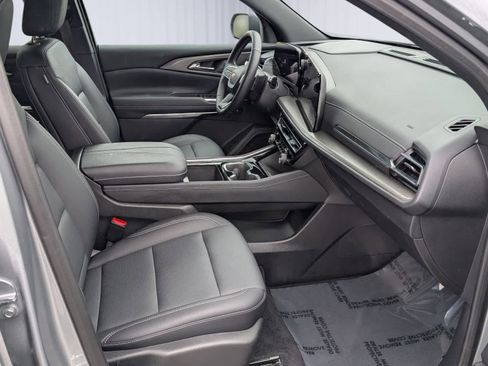 Certified 2025 Chevrolet Traverse LT FWD image 8