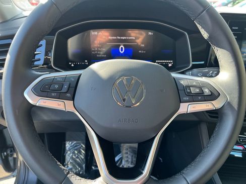 Used 2025 Volkswagen Jetta SE image 28