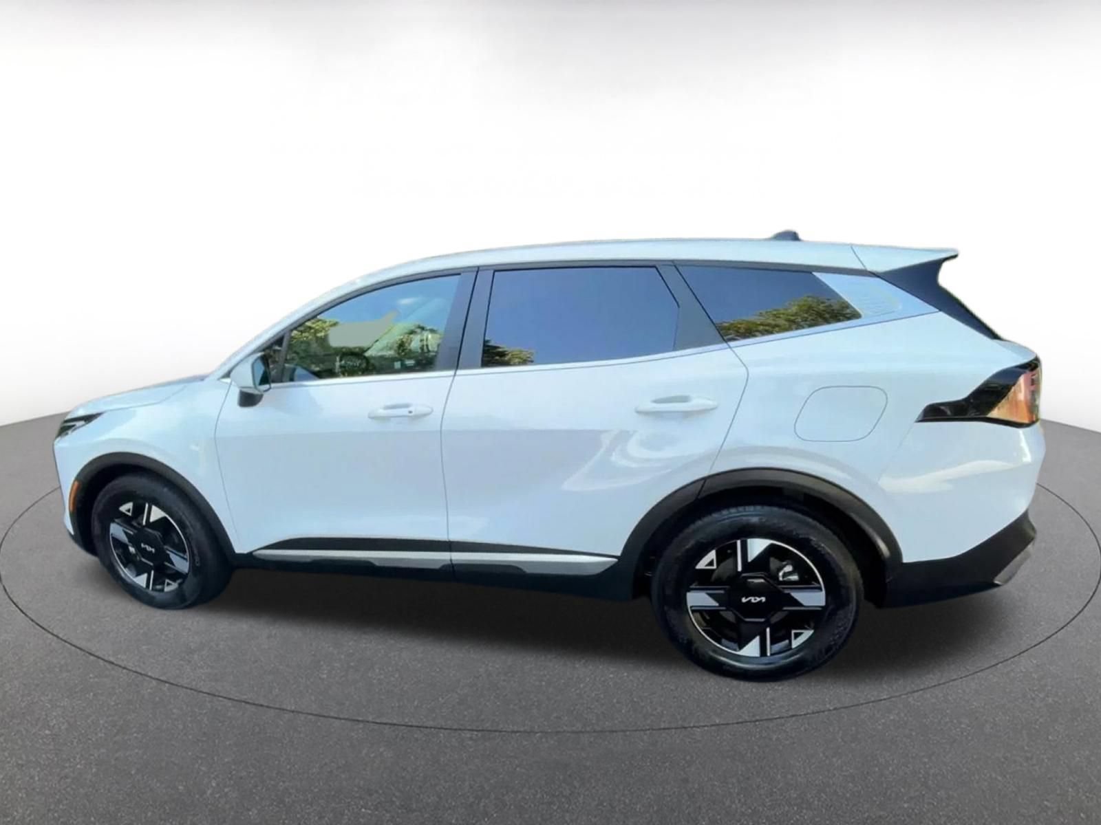 Used 2026 Kia Sportage LX FWD image 8