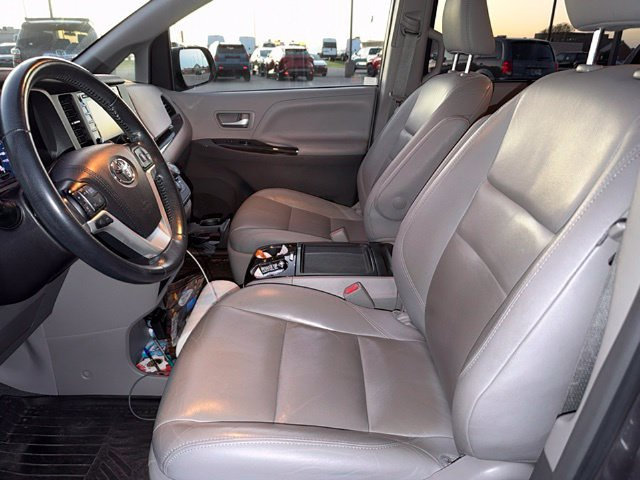 Used 2019 Toyota Sienna XLE FWD image 4