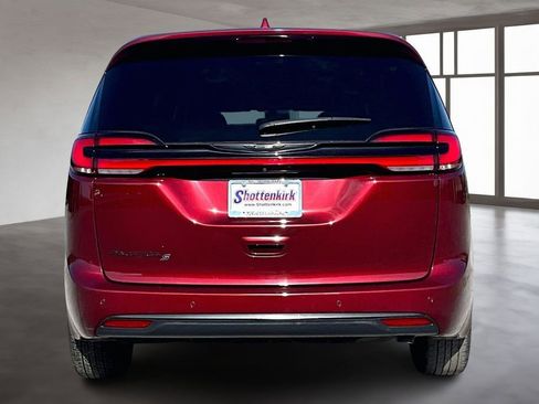 Used 2021 Chrysler Pacifica Touring-L w/ Uconnect Theater Family Group image 5