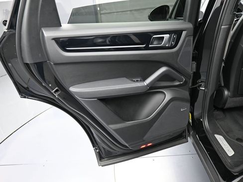 Certified 2023 Porsche Cayenne Platinum Edition image 23