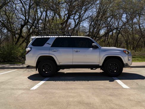 Used 2023 Toyota 4Runner TRD Off-Road Premium image 10