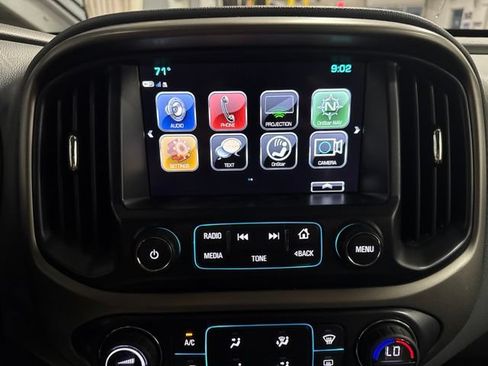 Used 2018 Chevrolet Colorado Z71 AWD/4WD image 11