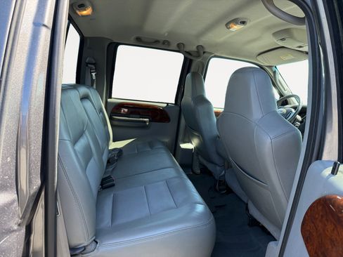 Used 2003 Ford F250 Lariat RWD image 18