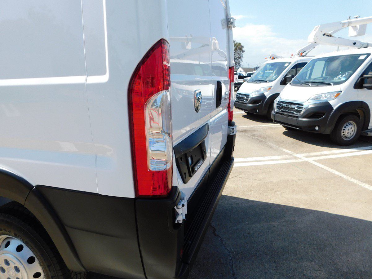 Used 2022 RAM ProMaster 2500 w/ Premium Convenience Group FWD image 4