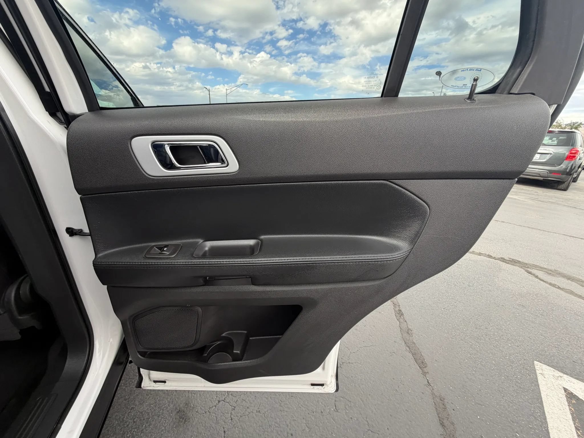 Used 2014 Ford Explorer XLT w/ Equipment Group 202A AWD/4WD image 18