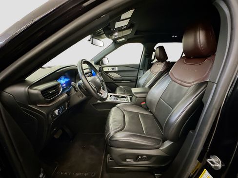 Used 2020 Ford Explorer Platinum w/ Premium Technology Package image 13