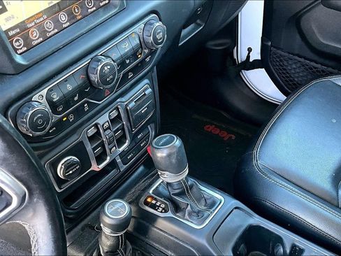 Certified 2020 Jeep Gladiator Overland AWD/4WD image 11
