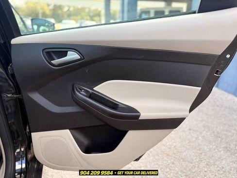 Used 2014 Ford Focus SE FWD image 29