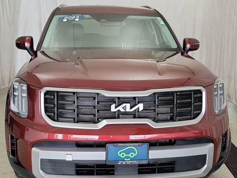 Used 2023 Kia Telluride S image 3