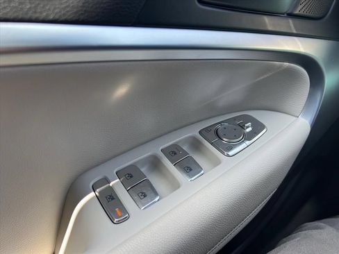 Used 2025 Genesis G70 2.5T AWD/4WD image 11