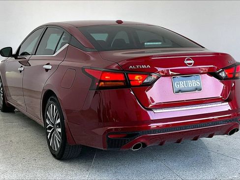 Used 2023 Nissan Altima 2.5 SV w/ SV Premium Package FWD image 14