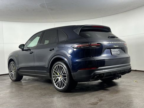Certified 2022 Porsche Cayenne Platinum Edition w/ Premium Package Plus image 3