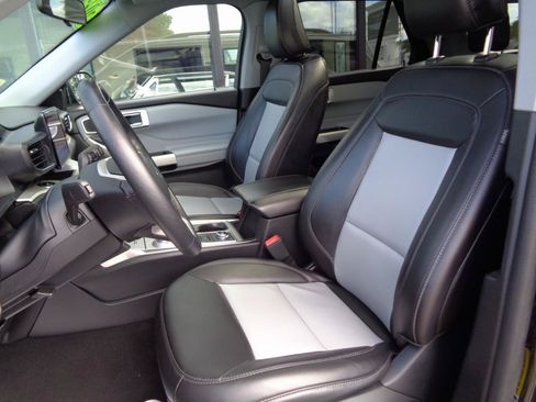 Used 2023 Ford Explorer XLT w/ Equipment Group 202A AWD/4WD image 9