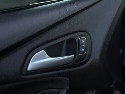 Used 2016 Ford Focus SE w/ SE Cold Weather Package image 23