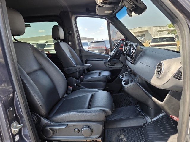 Used 2022 Mercedes-Benz Sprinter 2500 image 29