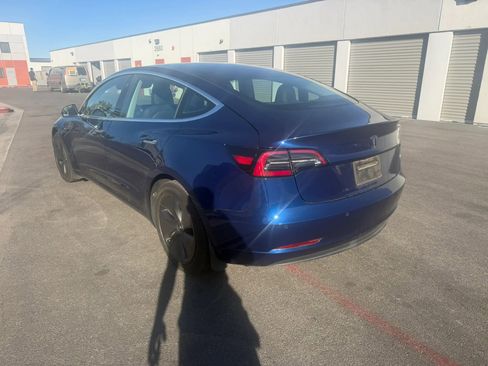Used 2019 Tesla Model 3 Standard Range Plus image 4